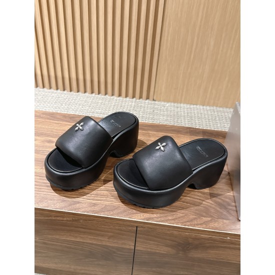 DG slippers
