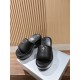 DG slippers