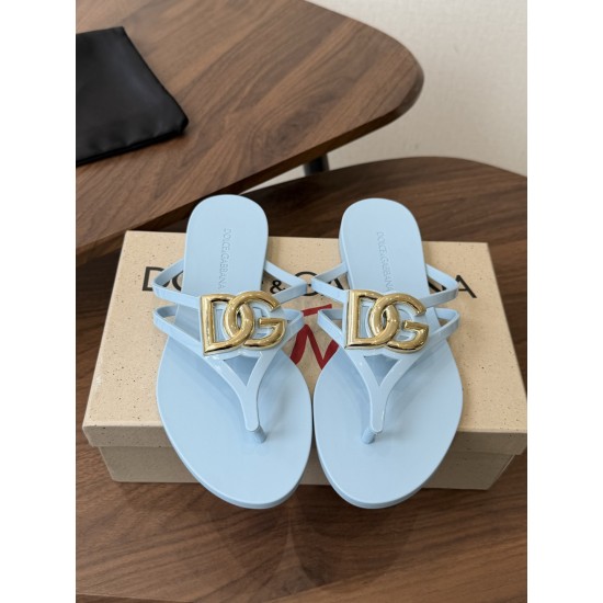 DG slippers