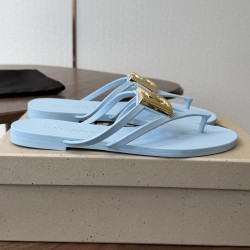 DG slippers