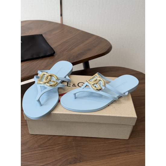 DG slippers
