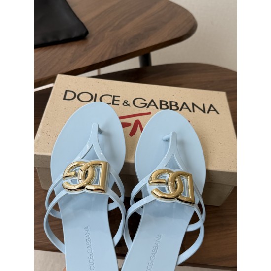 DG slippers