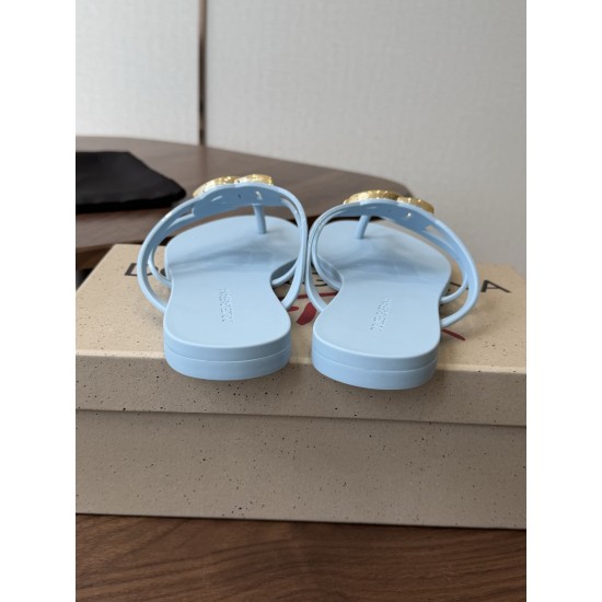 DG slippers
