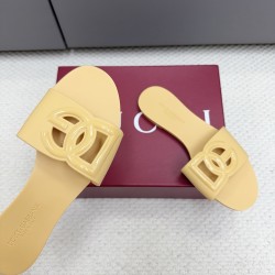 DG slippers