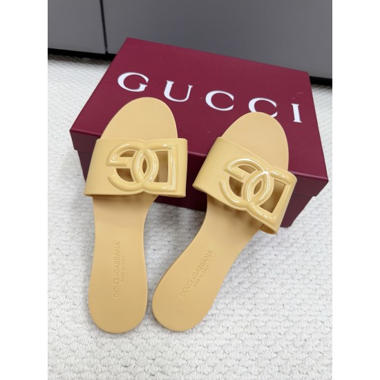 DG slippers