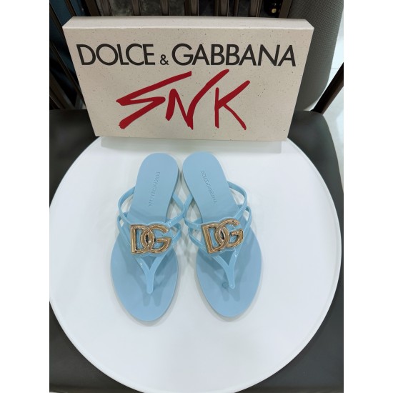 DG slippers