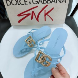 DG slippers