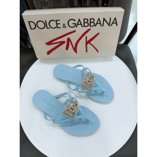 DG slippers