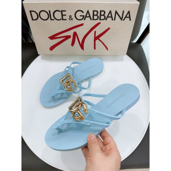 DG slippers