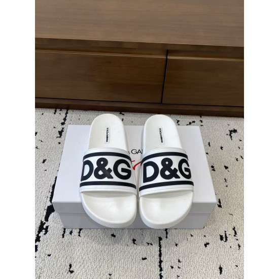 DG slippers