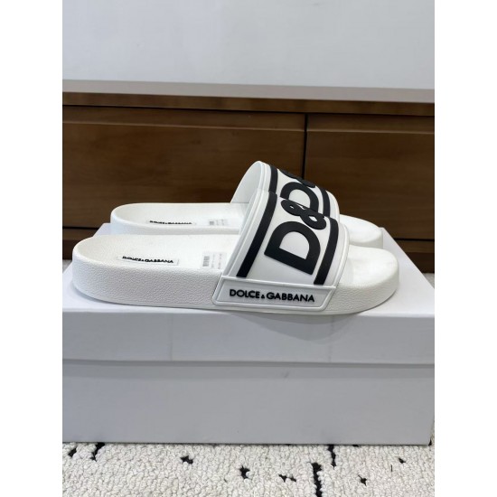 DG slippers