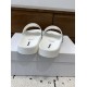 DG slippers
