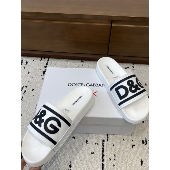 DG slippers