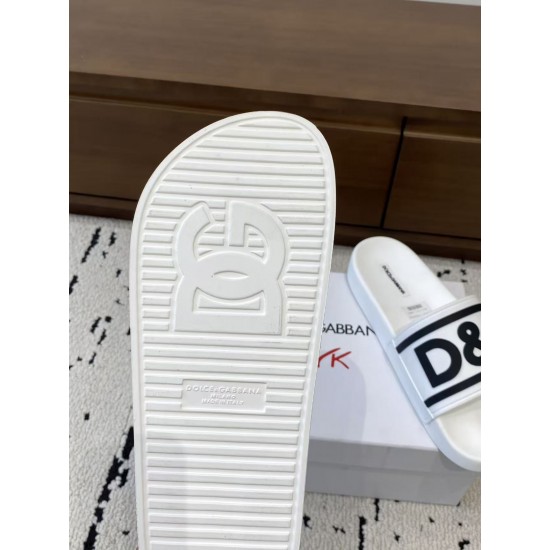 DG slippers
