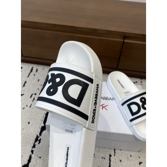 DG slippers