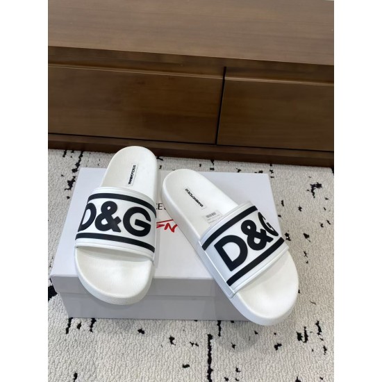 DG slippers
