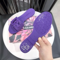 DG slippers