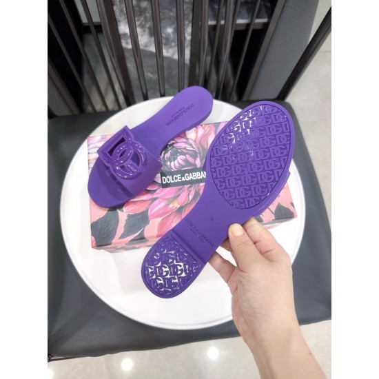 DG slippers