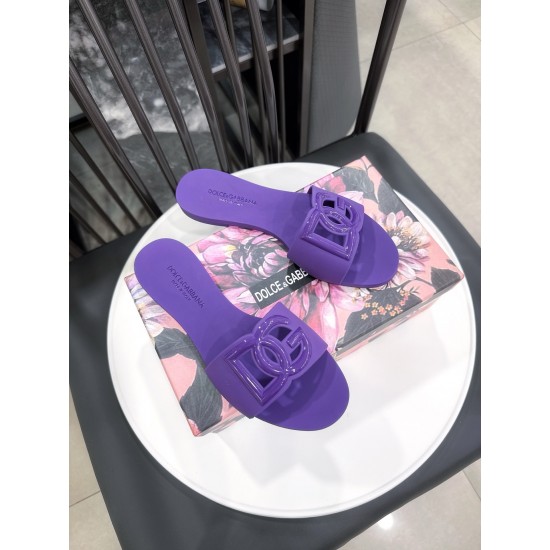DG slippers