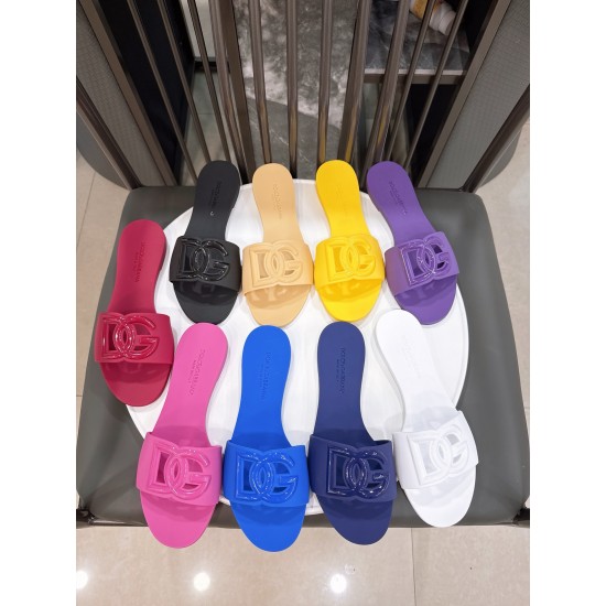 DG slippers