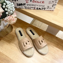 DG slippers
