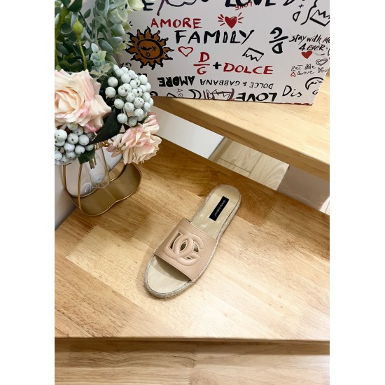 DG slippers