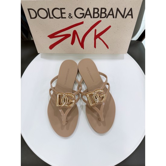 DG slippers