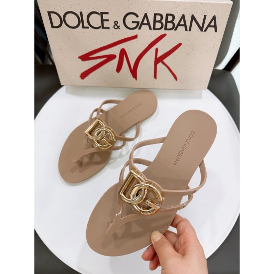DG slippers