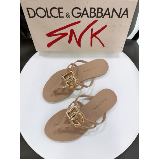 DG slippers