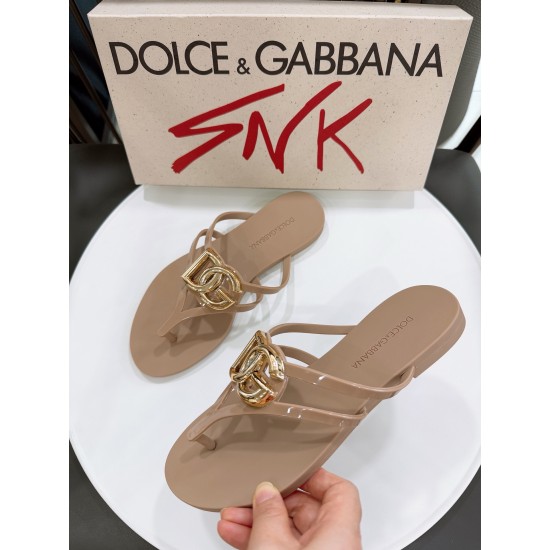 DG slippers