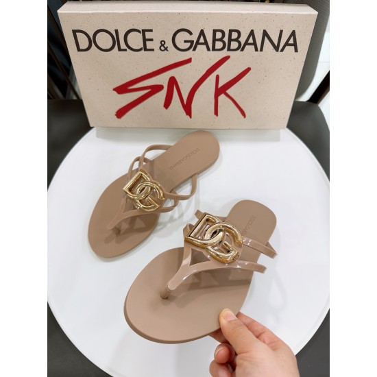DG slippers