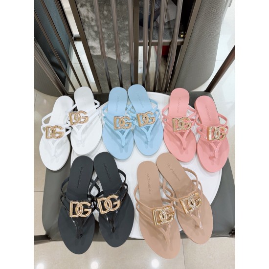 DG slippers