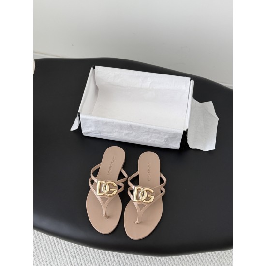 DG slippers