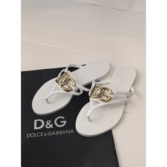 DG slippers