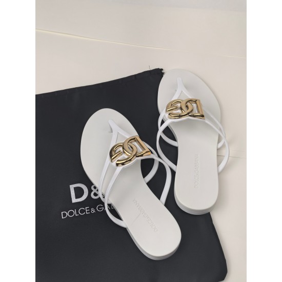 DG slippers