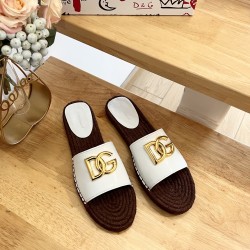 DG slippers