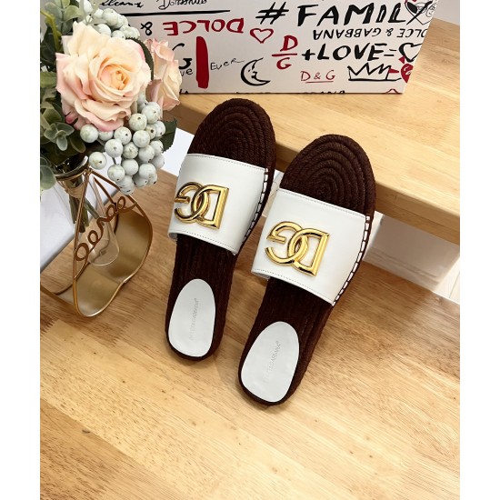 DG slippers