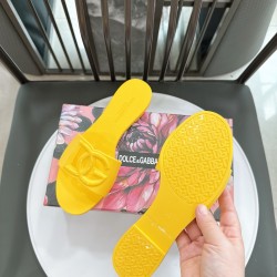 DG slippers