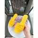 DG slippers