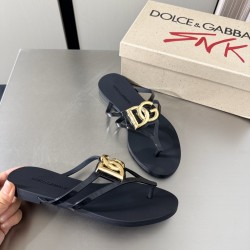 DG slippers
