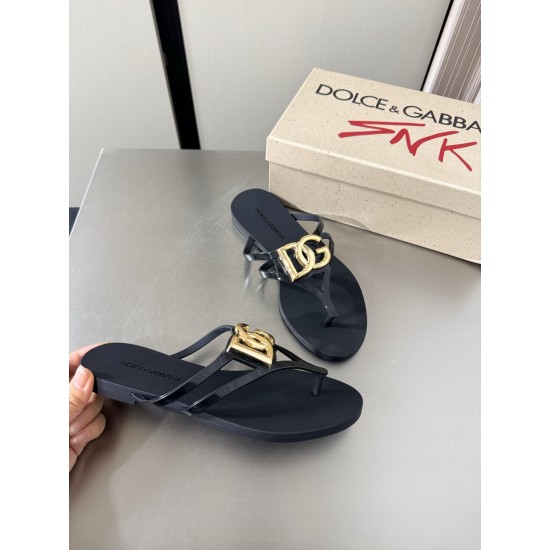 DG slippers