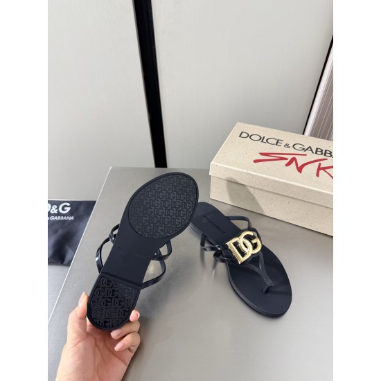DG slippers