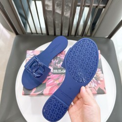 DG slippers
