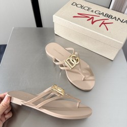 DG slippers