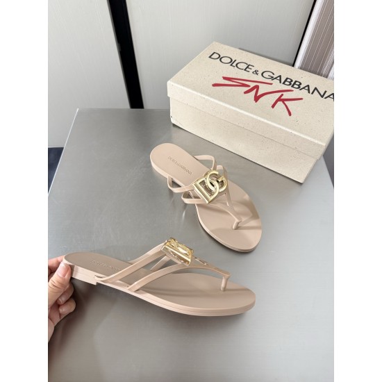 DG slippers
