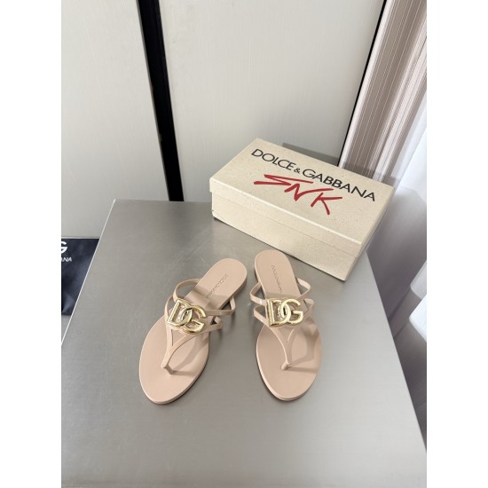 DG slippers