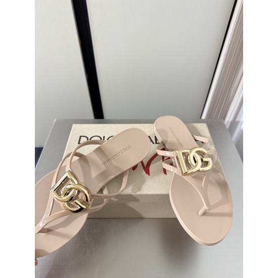 DG slippers
