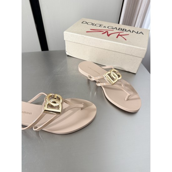 DG slippers