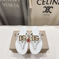 DG slippers