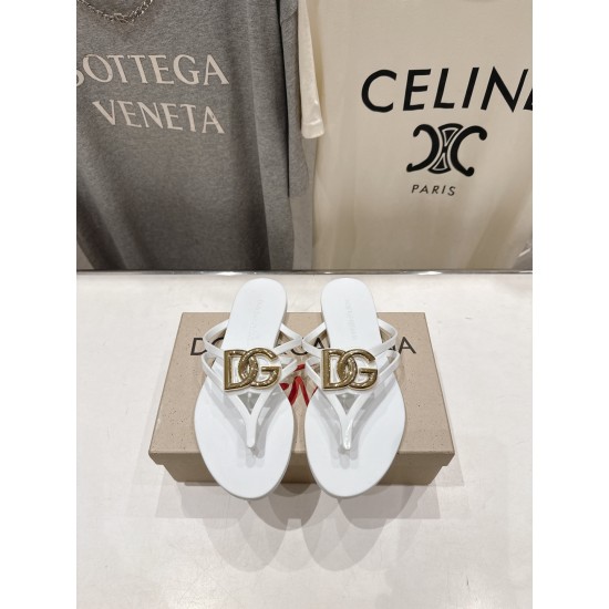 DG slippers